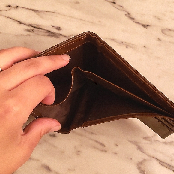 Mens Wallet with Cross - Picture 3 of 4